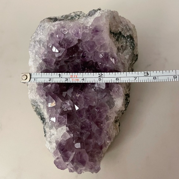 Small amethyst rock - Picture 3 of 6